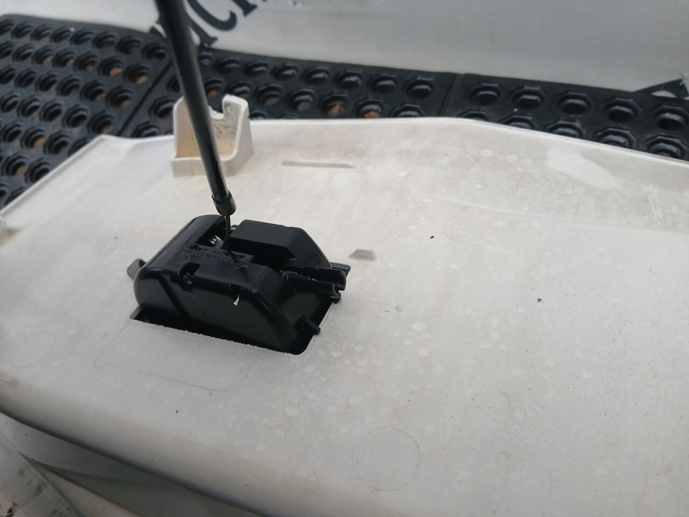 Корпус подножек левый