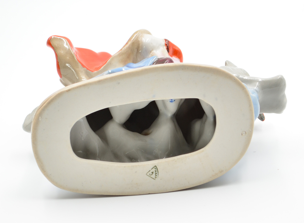 Иван-царевич на сером волке. Коллекционная фарфоровая скульптура. СССР, Старая гжель, 1960-е.