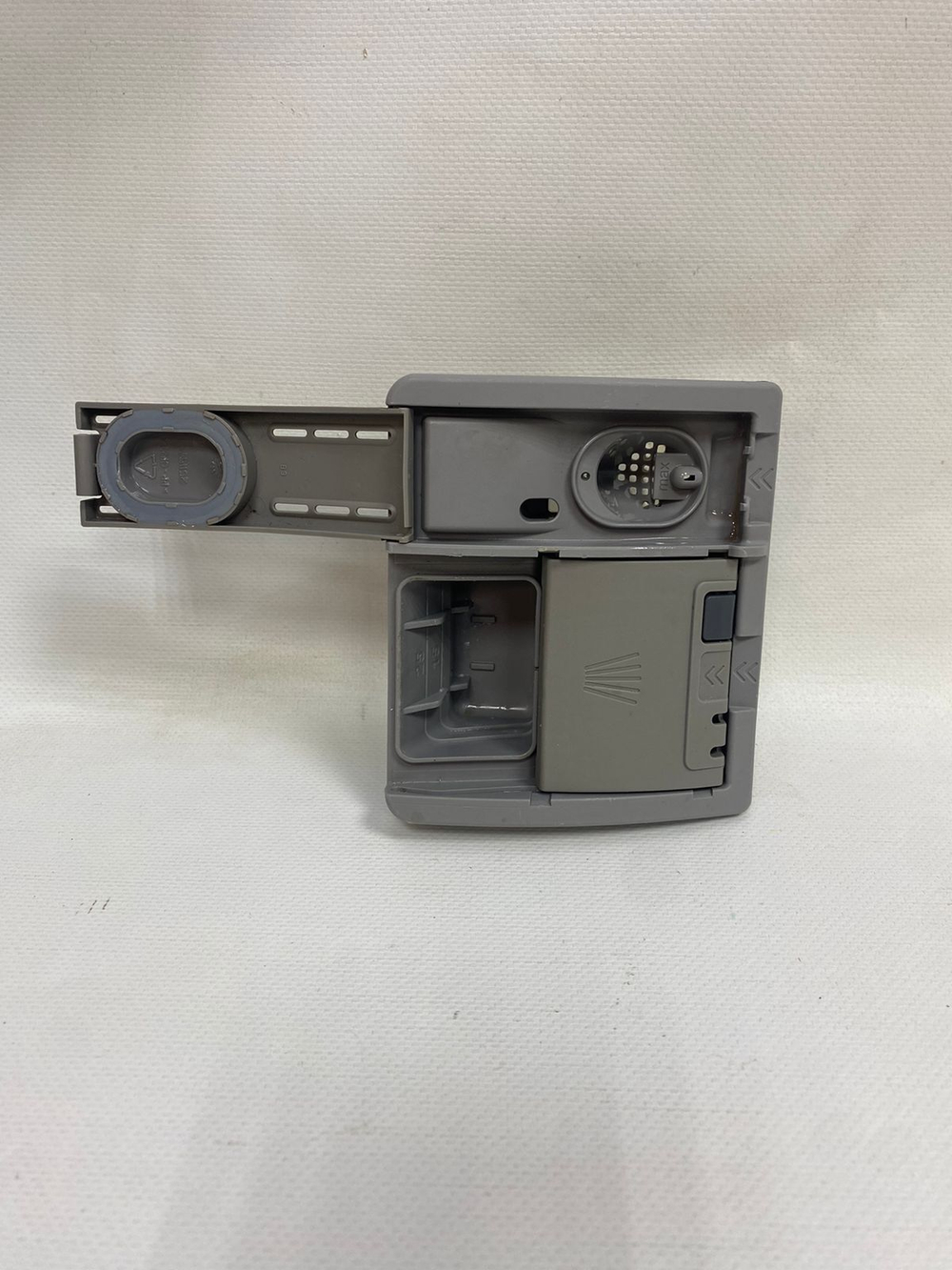 1.9 Дозатор моющих средств Bosch 755073 б/у для посудомоечной машины