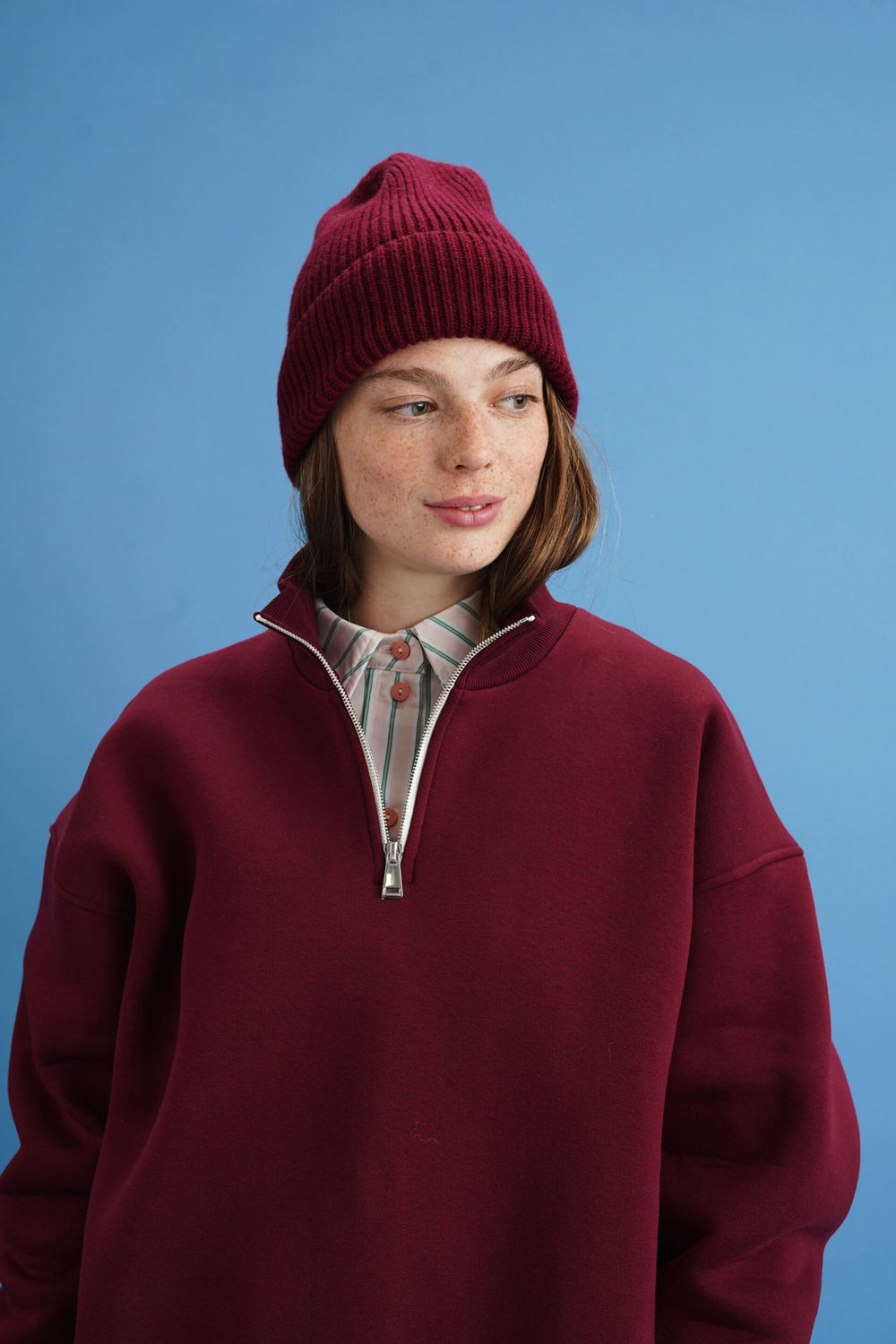 Шапка из кашемира с мериносом цвета бордо