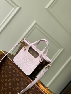 Louis Vuitton Neverfull Bandouliere Inside Out BB