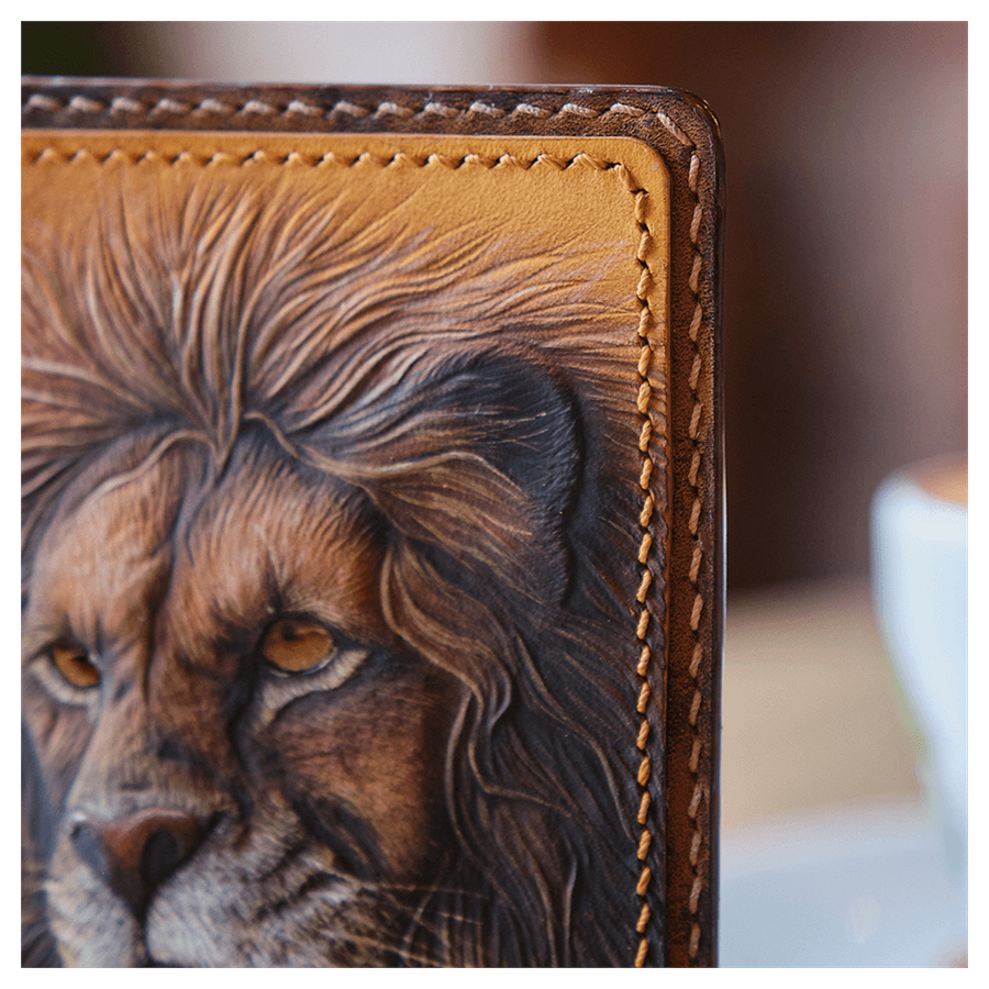 Кожаная обложка на паспорт «Лев»