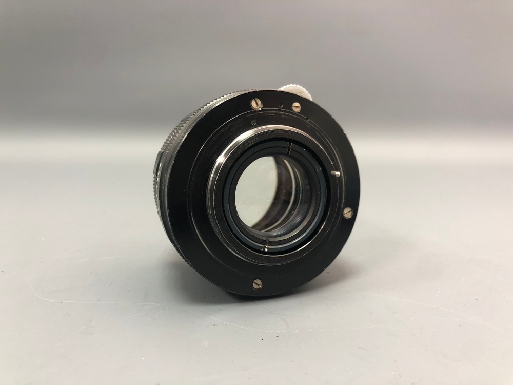 Helios-44M с тугой прокруткой фокусировочного кольца.