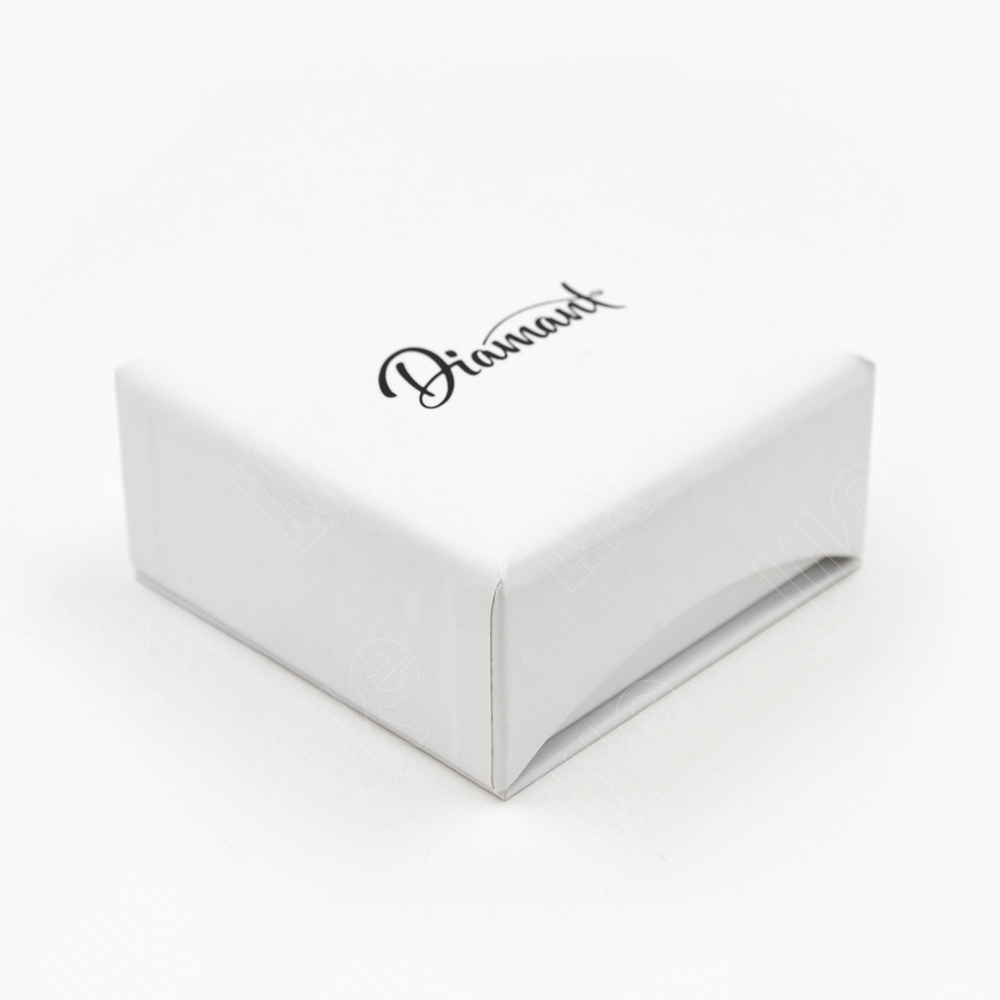 Футляр картонный «Фристайл» под подвеску и гарнитур.