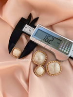 Пуговицы формы мягкий квадрат мраморные бежевые золотистые