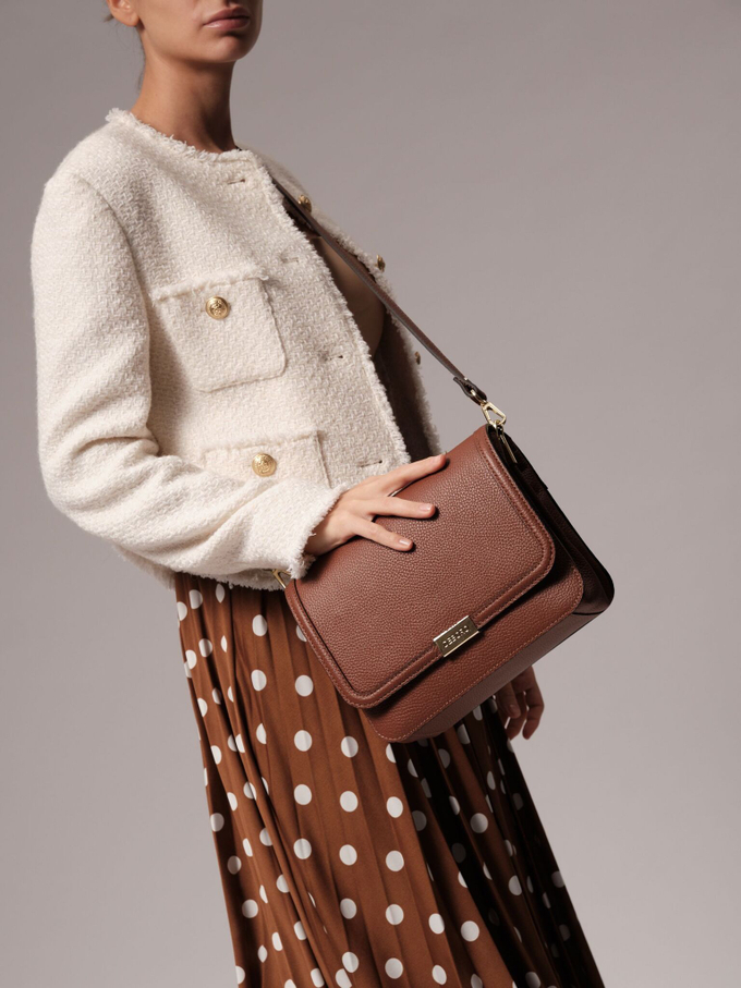 Сумка кожаная на плечо коричневая