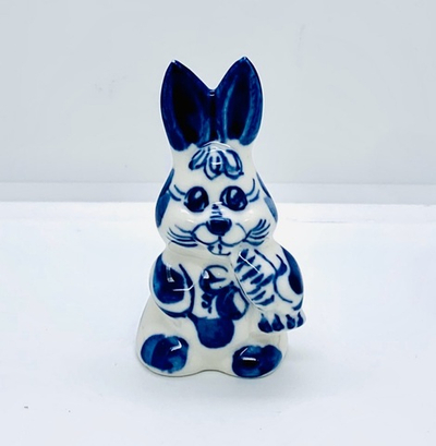Гжель фигурка «Зайчик с морковкой»
