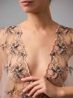 05-163 Вышивка на неэл. сетке 22 см, бежевый, черный, миндаль (правая)