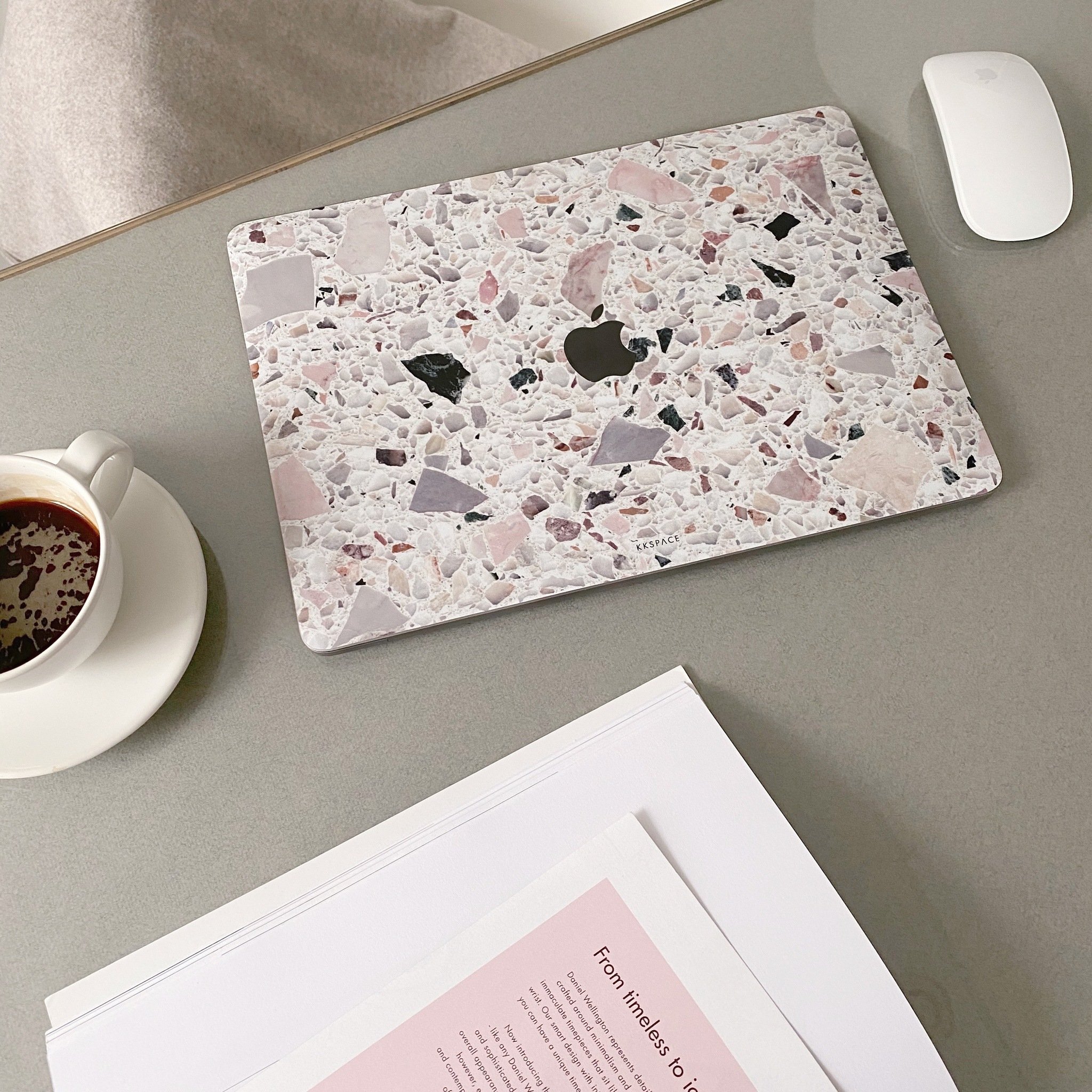 Виниловая наклейка COSMIC для MacBook