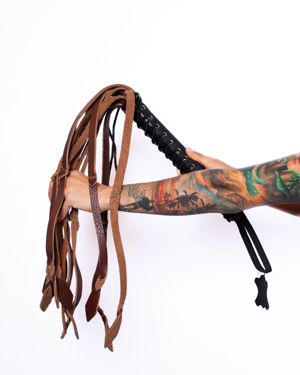 Коричневый плетёный флоггер Scandal из натуральной кожи - 86 см. (Цвет: коричневый)