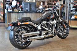 Harley-Davidson BREAKOUT 117 (Vivid Black) 2024