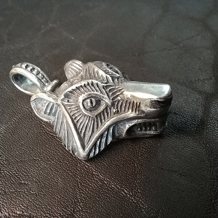 Подвеска. Волк