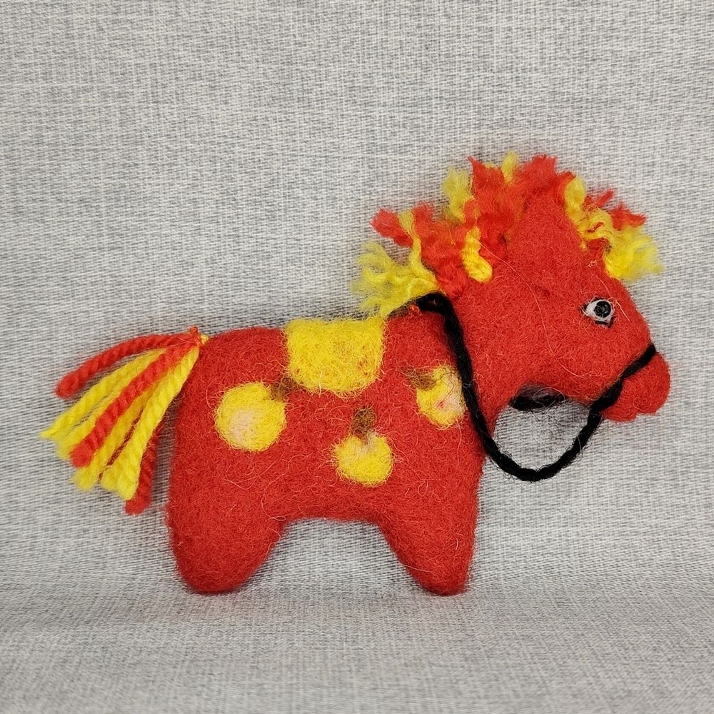 Авторская брошь/магнит Лошадка