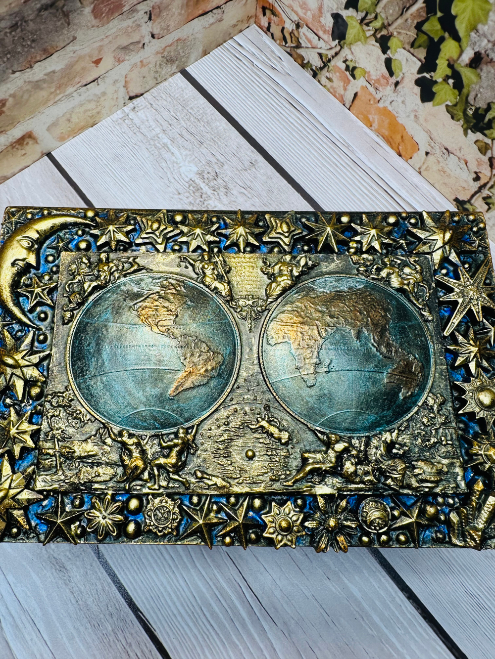 Шкатулка для очков "Наша планета" (2 секции)