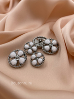 Пуговицы Шан. белый цветок в серебряном обрамлении