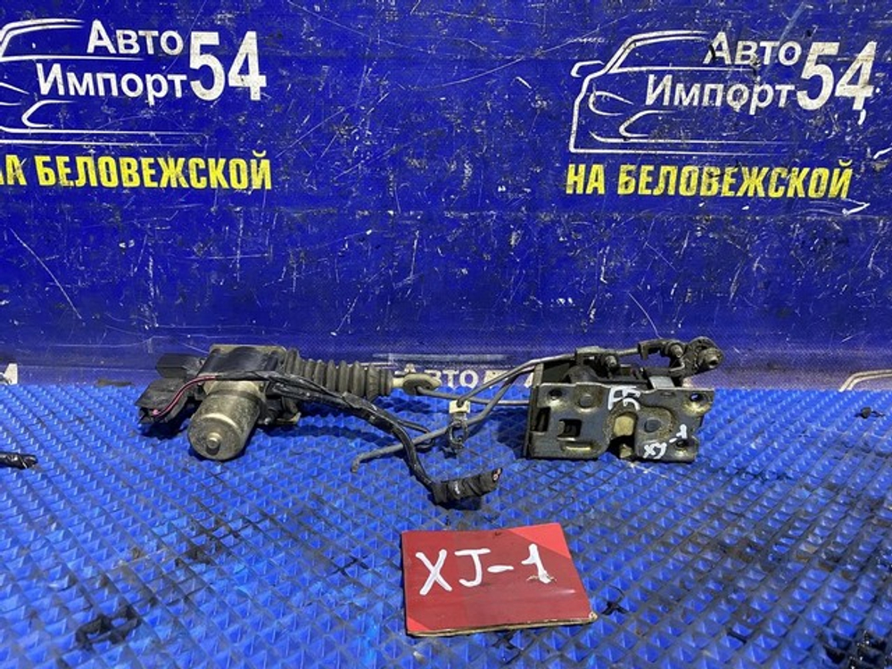 Замок двери передней правой JEEP cherokee 1992