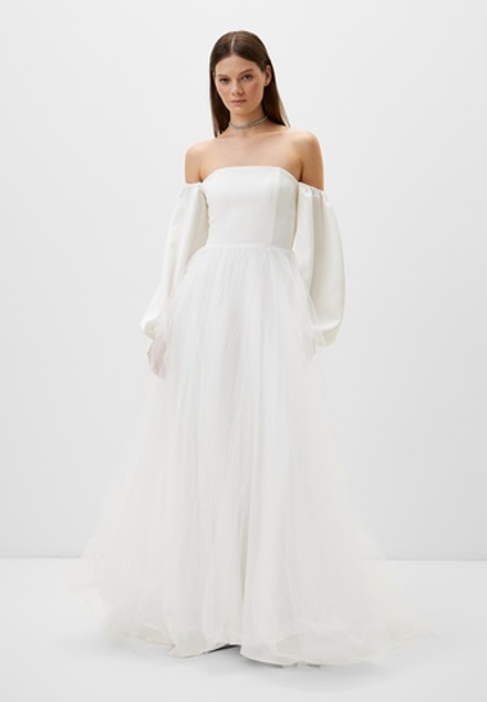 Свадебное платье с открытыми плечами