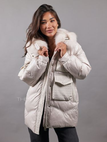 Пуховик женский цвета айвори с меховым воротником