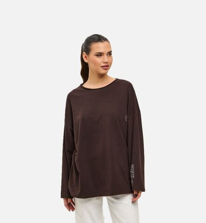 лонгслив в шоколадном цвете "Впереди еще тысяча счастливых моментов"