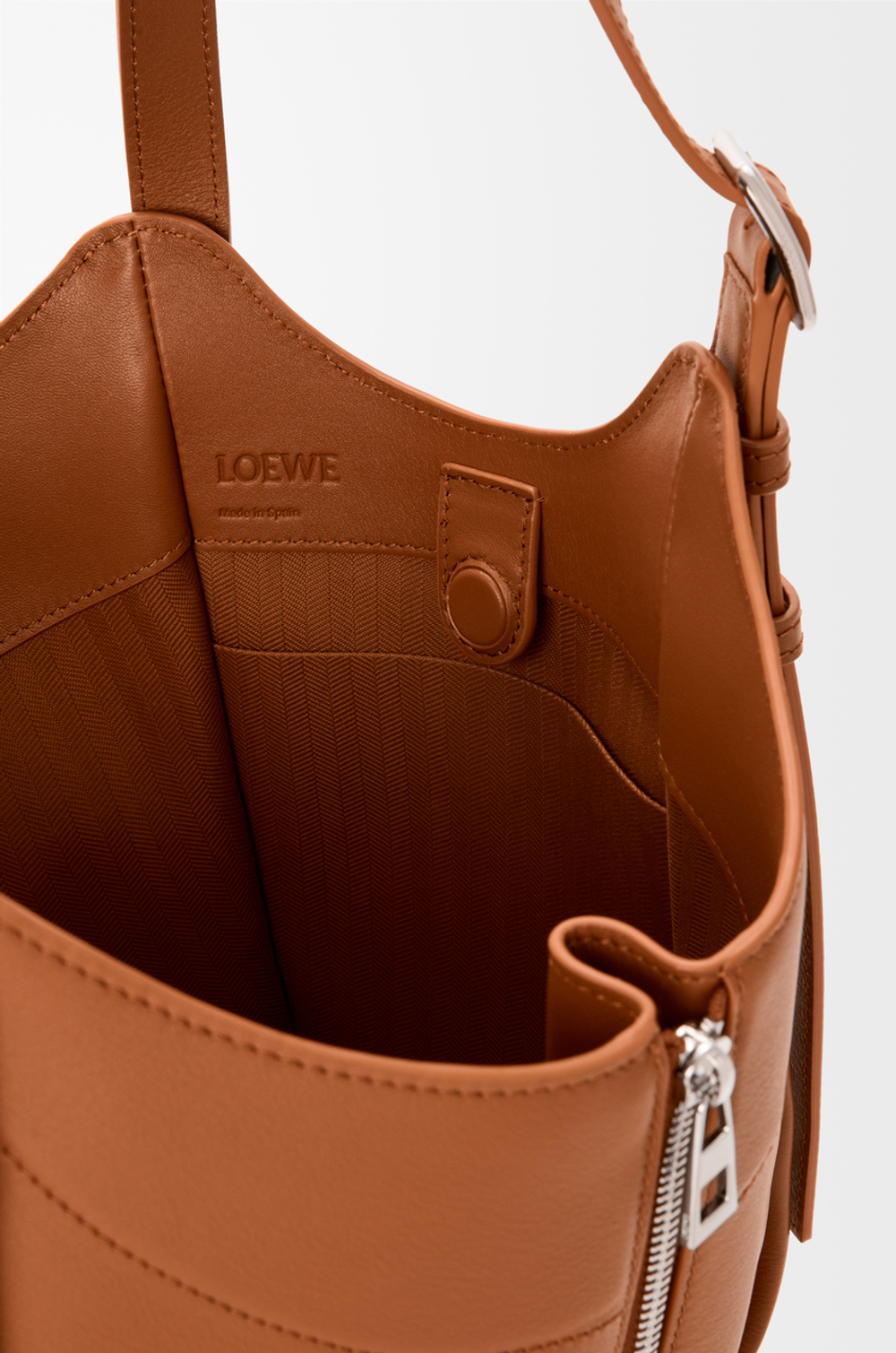 Loewe Сумка Hammock Flip из классической телячьей кожи, светло-коричневый