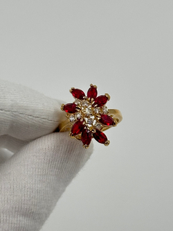 Кольцо с красными кристаллами