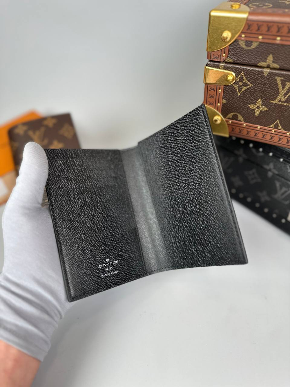 Обложка Louis Vuitton, арт. 481858034