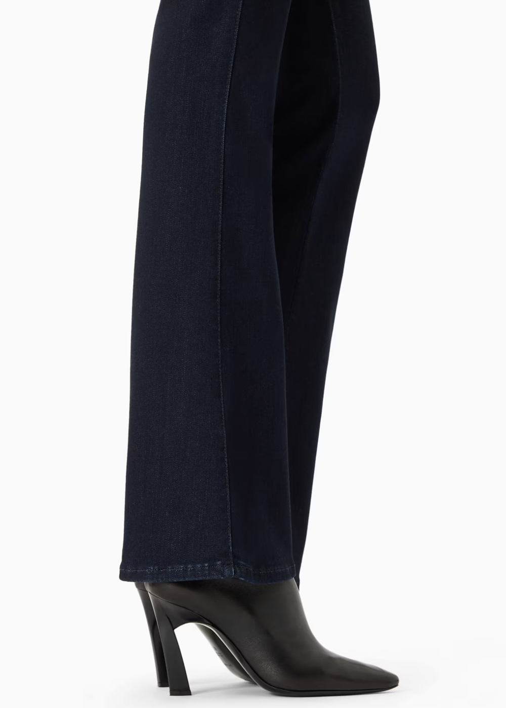 Расклешенные женские джинсы Emporio Armani J47 Slim Fit из вискозного денима — брендовая одежда из Италии