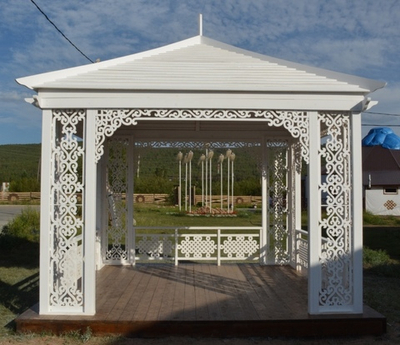 Беседка садовая резная