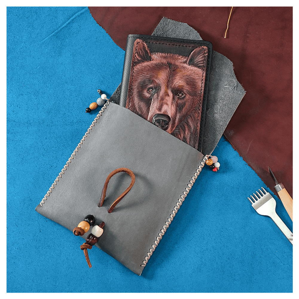 Кожаная обложка на паспорт «Медведь»