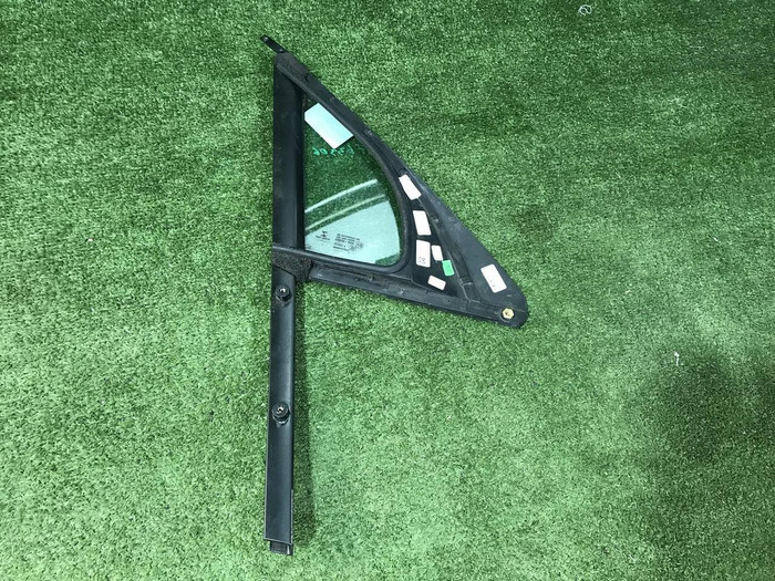 Форточка двери передняя левая Porsche Macan (2014-н.в.)