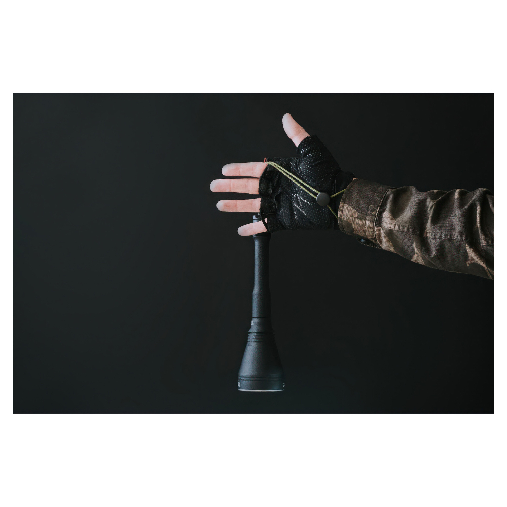 Поисковый фонарь Armytek Barracuda (warm) — корпус фонаря выполнен из авиационного алюминия