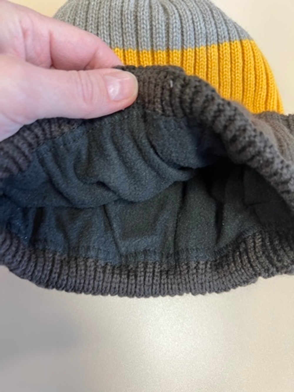 Шапка зимняя на флисовой подкладке подростковая