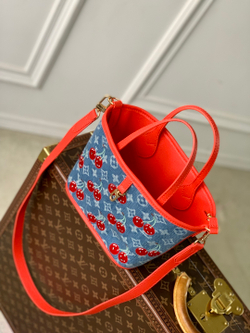 Louis Vuitton Neverfull Bandouliere Inside Out BB