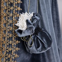 Кукла интерьерная коллекционная Лошадь Виконтесса