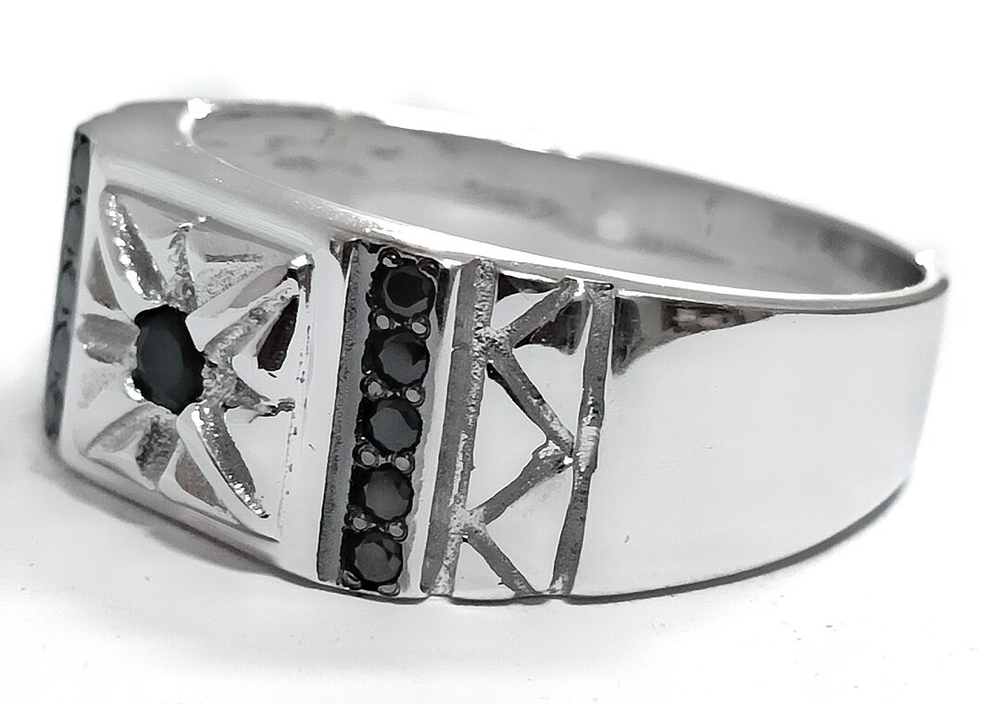 Ювелирное мужское кольцо из серебра 925 пробы,размер 23,вставка фианиты