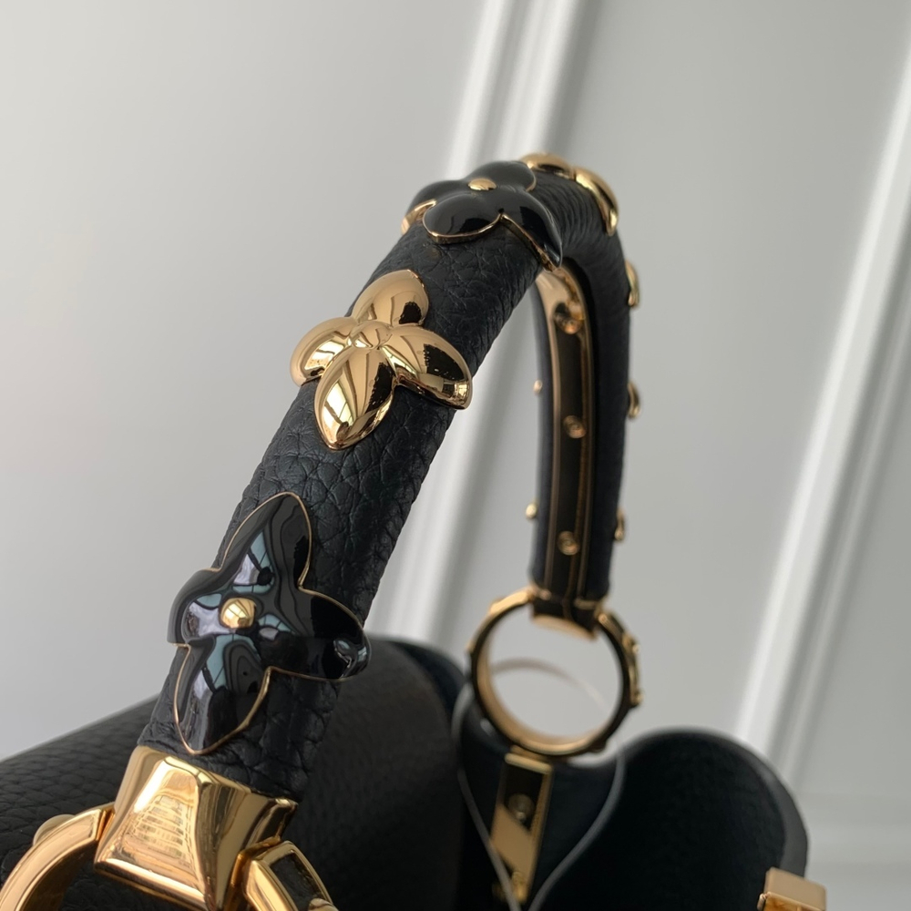 Louis Vuitton Capucines BB