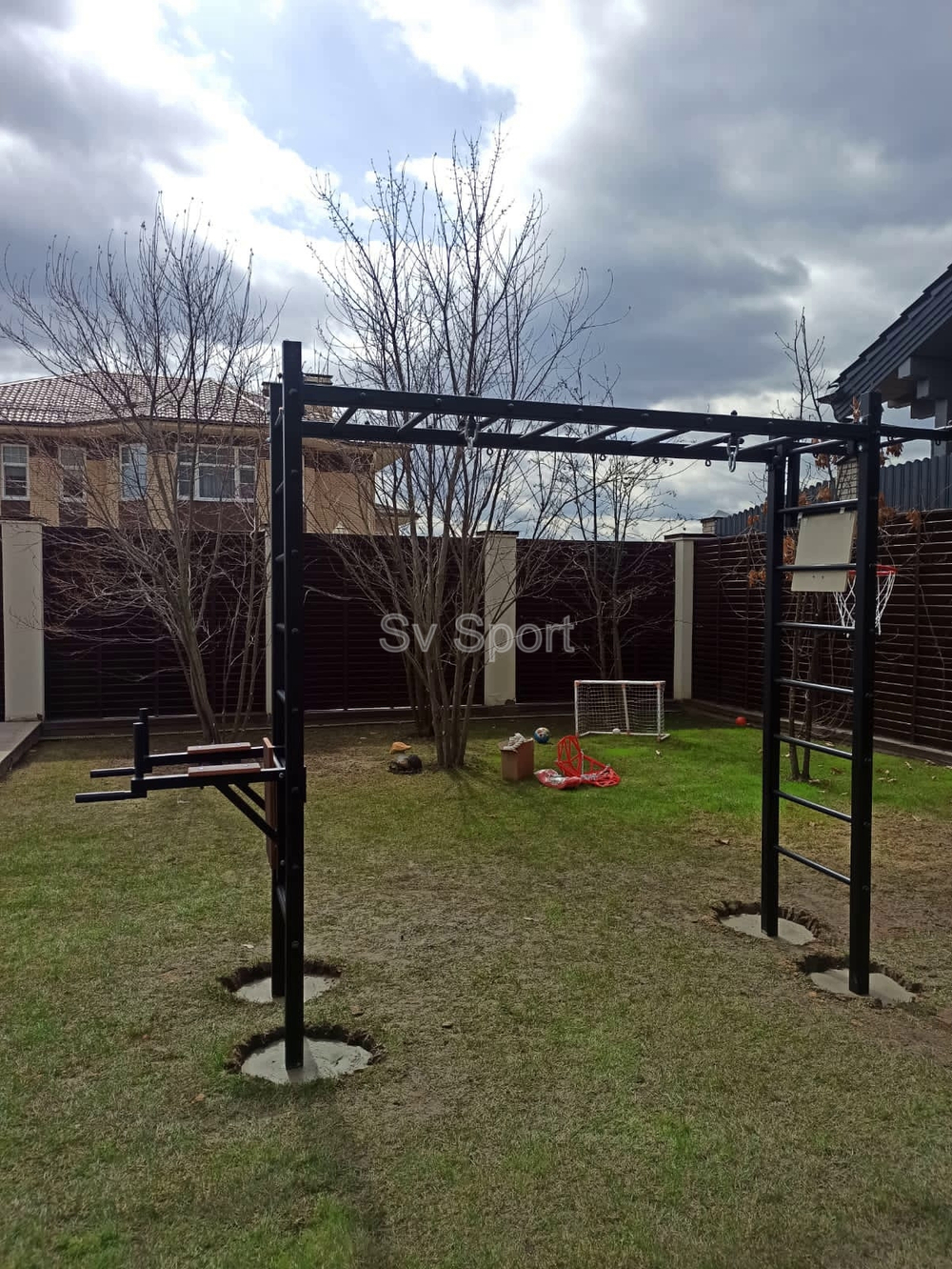 Монтаж уличной шведской стенки Sv Sport Рукоход (4 вертикальных столба)