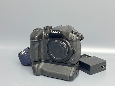 Panasonic Lumix DMC-GH4 + бат. блок
