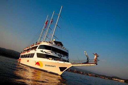 Морская прогулка на трехпалубной яхте STARCRAFT в Алании
