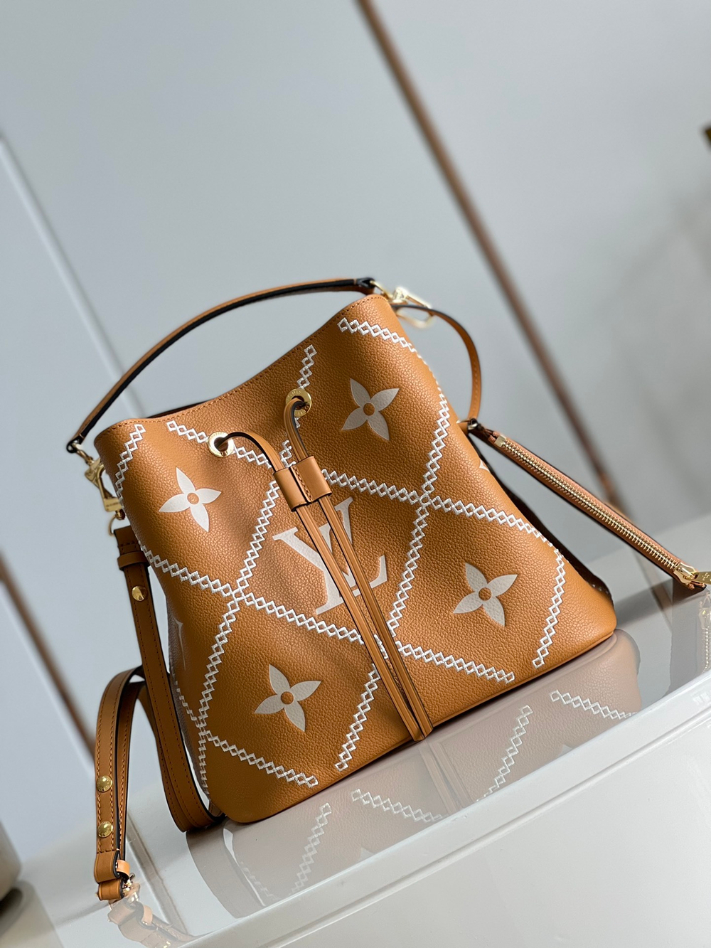 Louis Vuitton NeoNoe MM
