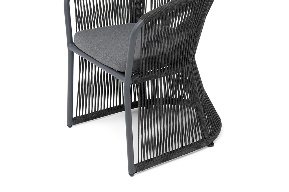 "Романо" стул плетеный из роупа, каркас алюминий темно-серый (RAL7024) муар, роуп темно-серый круглый, ткань темно-серая 027