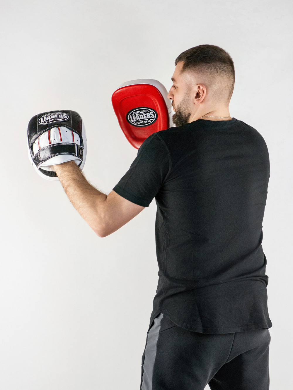 Лапы тренерские LEADERS CLASSIC (кожа, красный/черный/белый)