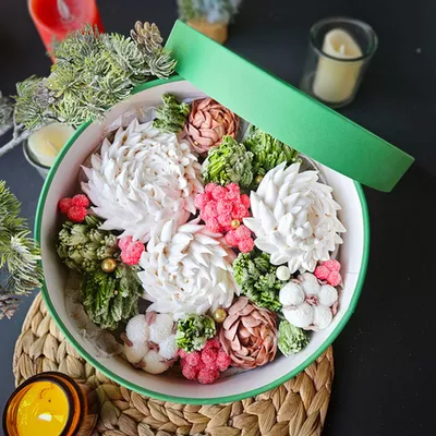 Новогодний зефир круглый «Хризантемы» / 25 см Фото Фотография Новогодний зефир круглый «Хризантемы» / 25 см купить в магазине Афлора