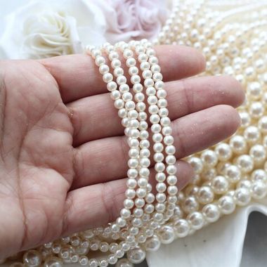 Майорка айвори 4 мм, 1 нить, МА141