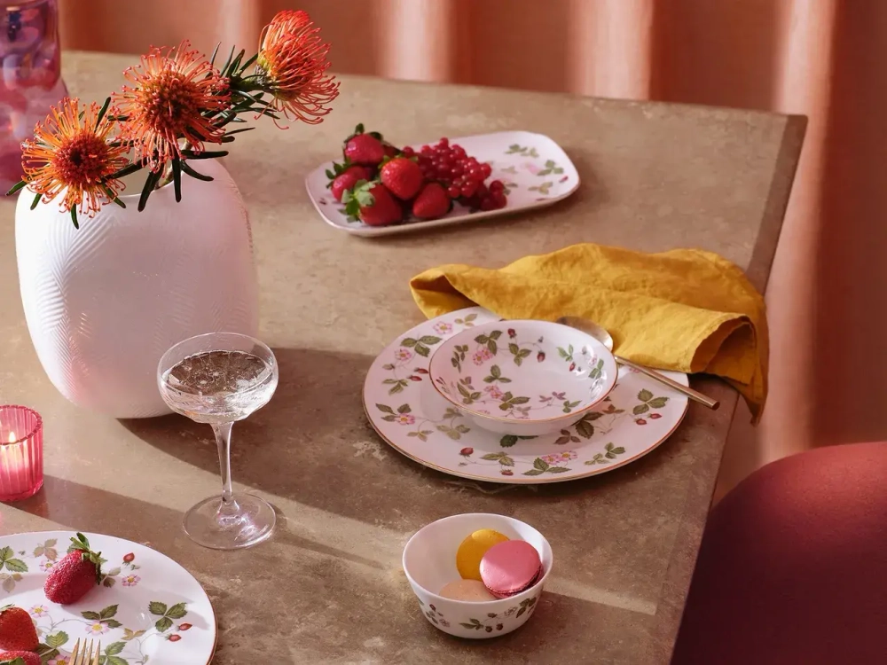 Wedgwood Поднос для сэндвичей Wild Strawberry 30 см