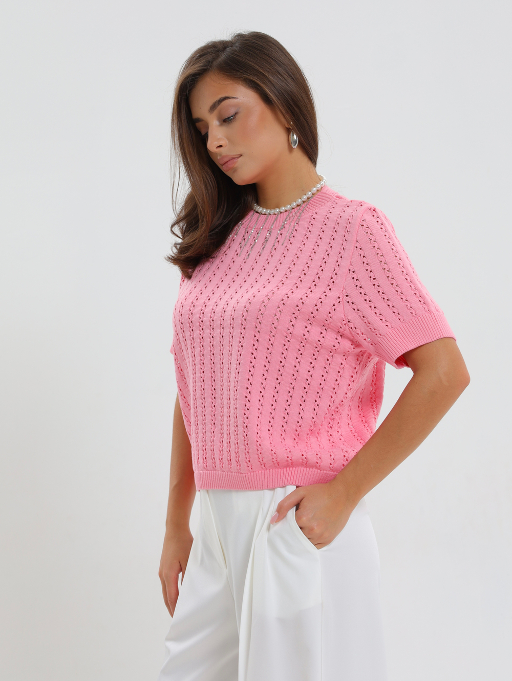 Ажурная футболка с вертикальными полосами