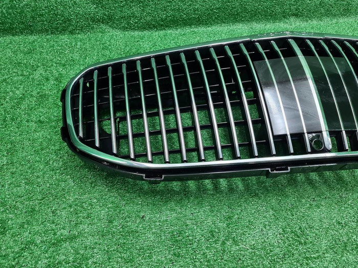 Решетка радиатора Mercedes GLS X167 19-23 Maybach