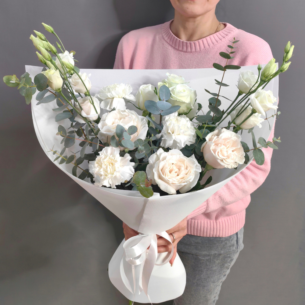 Авторский букет в белой гамме