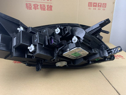 Оригинальная LED фара на Roewe RX5 (правая/левая), повышенная комплектация