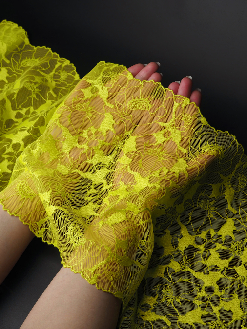 Вышивка на сетке лимон-лайм неоновая ширина 22 см ОТРЕЗЫ